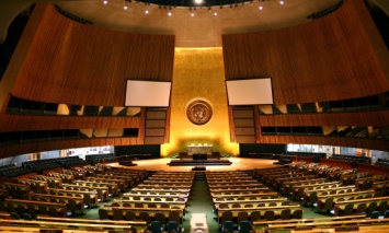 Генассамблея ООН призвала Россию прекратить нарушения прав человека в аннексированном Крыму, - резолюция