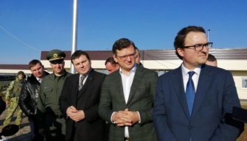 На админгранице с Крымом открыли сервисную зону КПВВ "Каланчак"