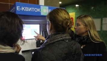 На Николая первым пассажирам столичного транспорта подарили Kyiv Smart Card