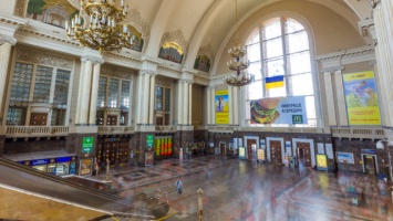 В Киеве "заминировали" вокзал - людей эвакуируют