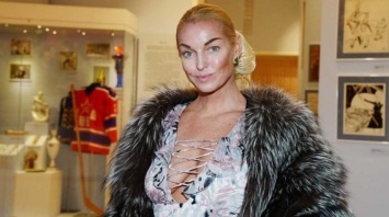 Странно видеть в нормальной одежде: Анастасия Волочкова шокировала подписчиков новым нарядом