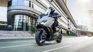 Yamaha показала обновленный макси-скутер TMAX