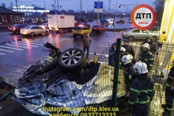 На Полярной в Киеве масштабное ДТП - очередное ЧП на проблемном перекрестке