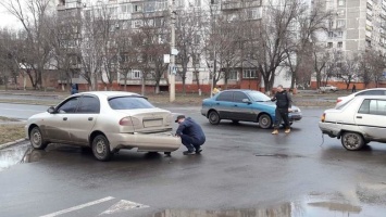 В Мариуполе на злополучном перекрестке столкнулись два Daewoo, - ФОТО