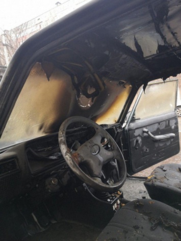 В Кривом Роге сгорел салон автомобиля