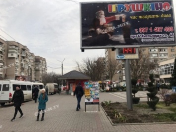 В Мелитополе под Новый год появились музыкальные остановки (фото, видео)
