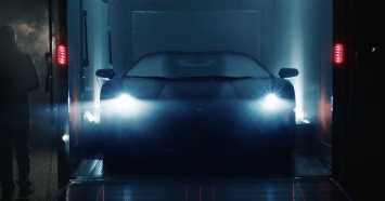 Очень необычный рождественский подарок от Lamborghini (видео)