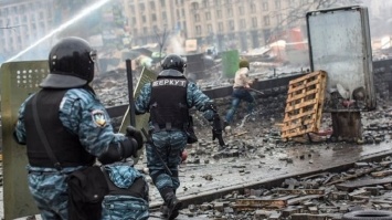 Экс-беркутовцев, обвиняемых в расстреле Майдана, готовят на обмен, - СМИ