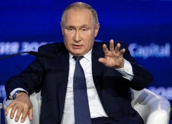 Президент России во всеуслышание заявил, что не пьет чай, а носит с собой в термокружке некий отвар