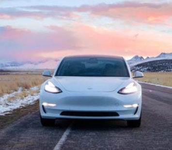 Tesla улучшила свои электромобили новыми функциями