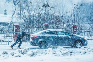 Столичным автомобилистам рассказали, когда ждать снега