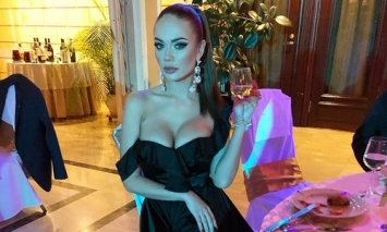 Российская актриса и телеведущая Яна Кошкина поделилась пикантным фото без белья, и завела поклонников