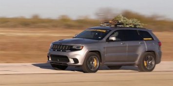 Видео: Jeep Grand Cherokee стал новым рекордсменом в гонке с елкой на крыше