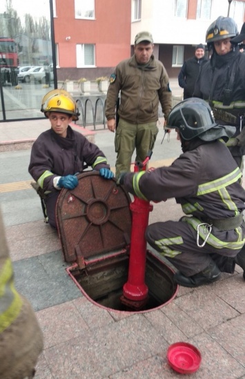 В Одессе совершенствуют навыки безопасной эвакуации и тушения условного пожара