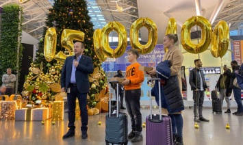 Аэропорт "Борисполь" поздравил 15-миллионного пассажира (фото)