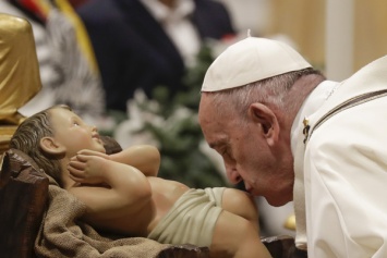 В Ватикане Папа Римский начал Рождественскую литургию
