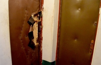 В николаевской многоэтажке соседям подожгли входные двери