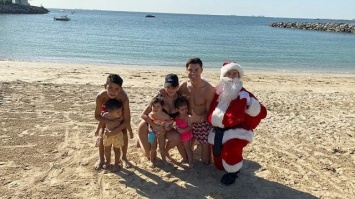 Роналду празднует Рождество на море с семьей и Санта-Клаусом
