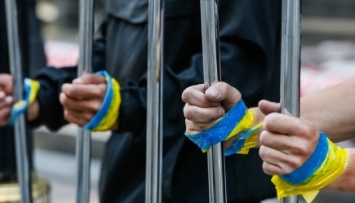В Украине стартовал традиционный марафон новогодних писем узникам Кремля