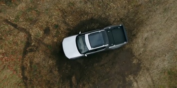 Видео: Rivian показал электрический пикап с «режимом танка»