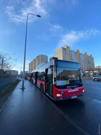 Одесский нардеп-слуга попиарился на покупке городских автобусов, к которым вообще никакого отношения не имеет