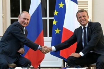 ''Хотят усыпить НАТО'': Цимбалюк нашел объяснение внезапной дружбе Путина с Макроном