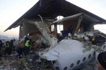 «Дети, сломанные руки, ноги»: выжившие поделились страшными подробностями авиакатастрофы в Казахстане