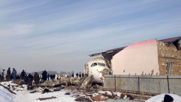 Пассажирский самолет Fokker 100 Bek Air разбился при взлете в Алматы