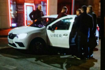 В Днепре 10 человек избили водителя такси: мужчина госпитализирован