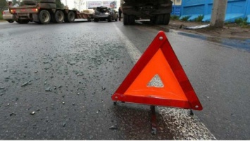 В Киеве женщина пренебрегла "зеброй" и угодила под колеса авто: видео момента ДТП