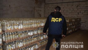 В Николаеве полиция изъяла 47 тысяч бутылок поддельного алкоголя накануне Новогодних праздников