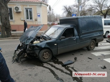 Появилось видео момента тройной аварии в Николаеве, где пострадал водитель «Ижа»