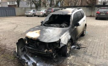 Ночью выбежал на улицу на крик супруги, что горит автомобиль: начальник Укртрансбезопастности в Днепропетровской области