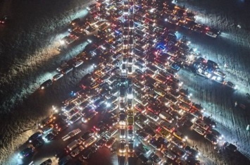 В Харькове более 340 водителей приняли участие в создании автоелки
