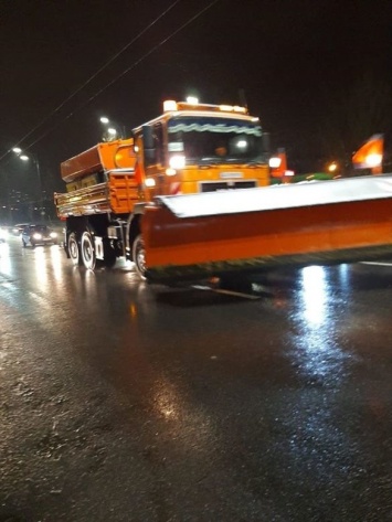 В Киеве работало более 170 снегоуборочных машин,- ФОТО