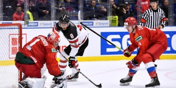 Российские хоккеисты ответили канадцу, отказавшемуся снять шлем во время гимна РФ