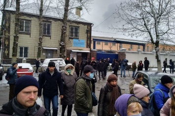 Активисты блокируют Лукьяновское СИЗО, чтобы не допустить вывоза экс-«беркутовцев»
