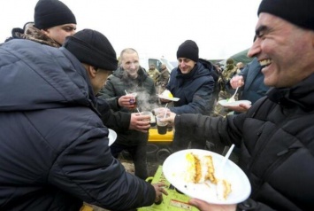 Хлеб-соль и новогодняя елка: как Сивохо встречал освобожденных украинцев