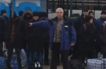 Освобожденный украинец со слезами на глазах обратился к Зеленскому: "Никто не ожидал, что вернется..." (видео)