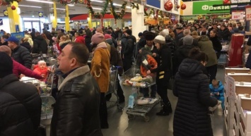 Самое время бежать в магазин: в Украине резко подешевели популярные импортные продукты