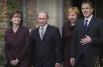На сайте Кремля появились редкие фотографии и видео за 20 лет нахождения Владимира Путина у власти