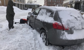 В некоторых районах США из-за сильного снегопада закрыли автомагистрали