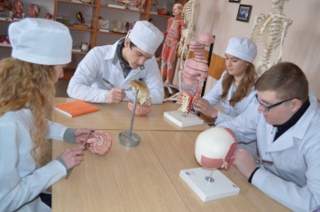 Студенты перемещенного из Луганска ЛГМУ получают квалифицированную подготовку в Рубежном