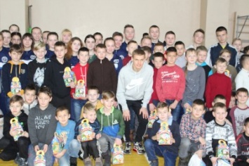 Виталий Буяльский привез подарки спортсменам и провел новогодний турнир