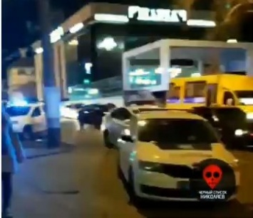 В Николаеве пьяный водитель выехал «против течения» транспорта: его избили свидетели