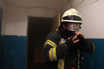 На Оболони в Киеве горела квартира: есть пострадавший