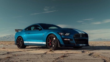 Кто окажется быстрее - новый Ford Mustang Shelby GT500 или Ford GT?