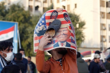 Протестующие подожгли крышу посольства США в Ираке