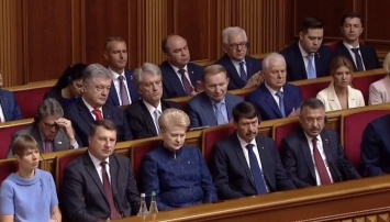 На такое не были способны Кравчук, Кучма, Янукович и тем более Зеленский: в поздравлениях Порошенко нашли жуткий нюанс