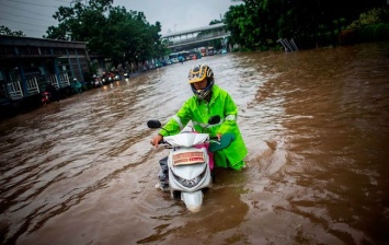 В Индонезии из-за наводнения погибли 9 человек